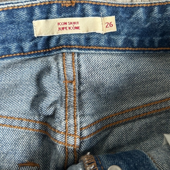 Levi’s Aritzia Premium Icon Denim Skirt 26 Ladies - Picture 8 of 8